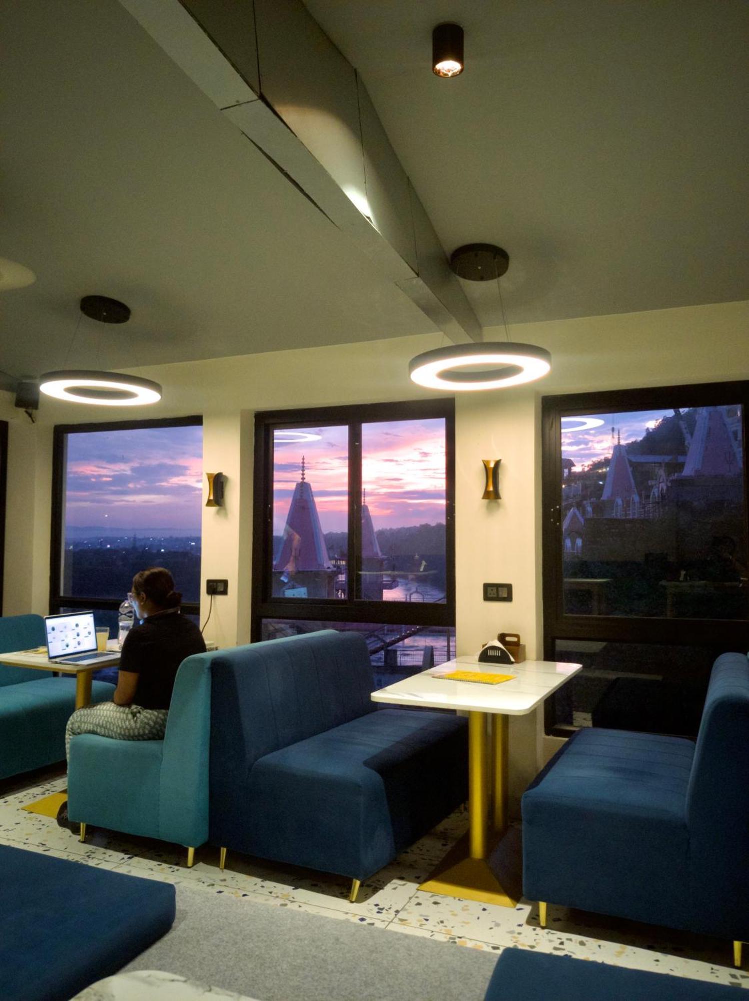 Shalom Backpackers Rishikesh Pansiyon Dış mekan fotoğraf